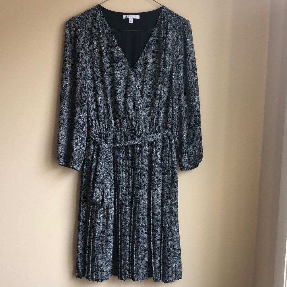 DR2 Black & White Tie Waist Dress